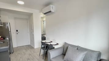 Appartamento Standard | Area soggiorno | TV