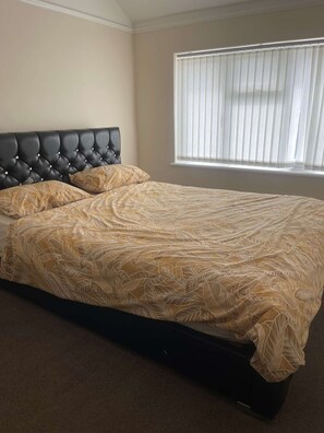3 bedrooms, WiFi, bed sheets - Family-sized house with garden (birmingham)