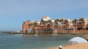鄰近海灘