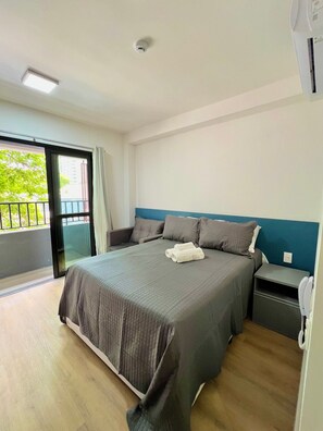 Business Studio | Blackout drapes, free WiFi