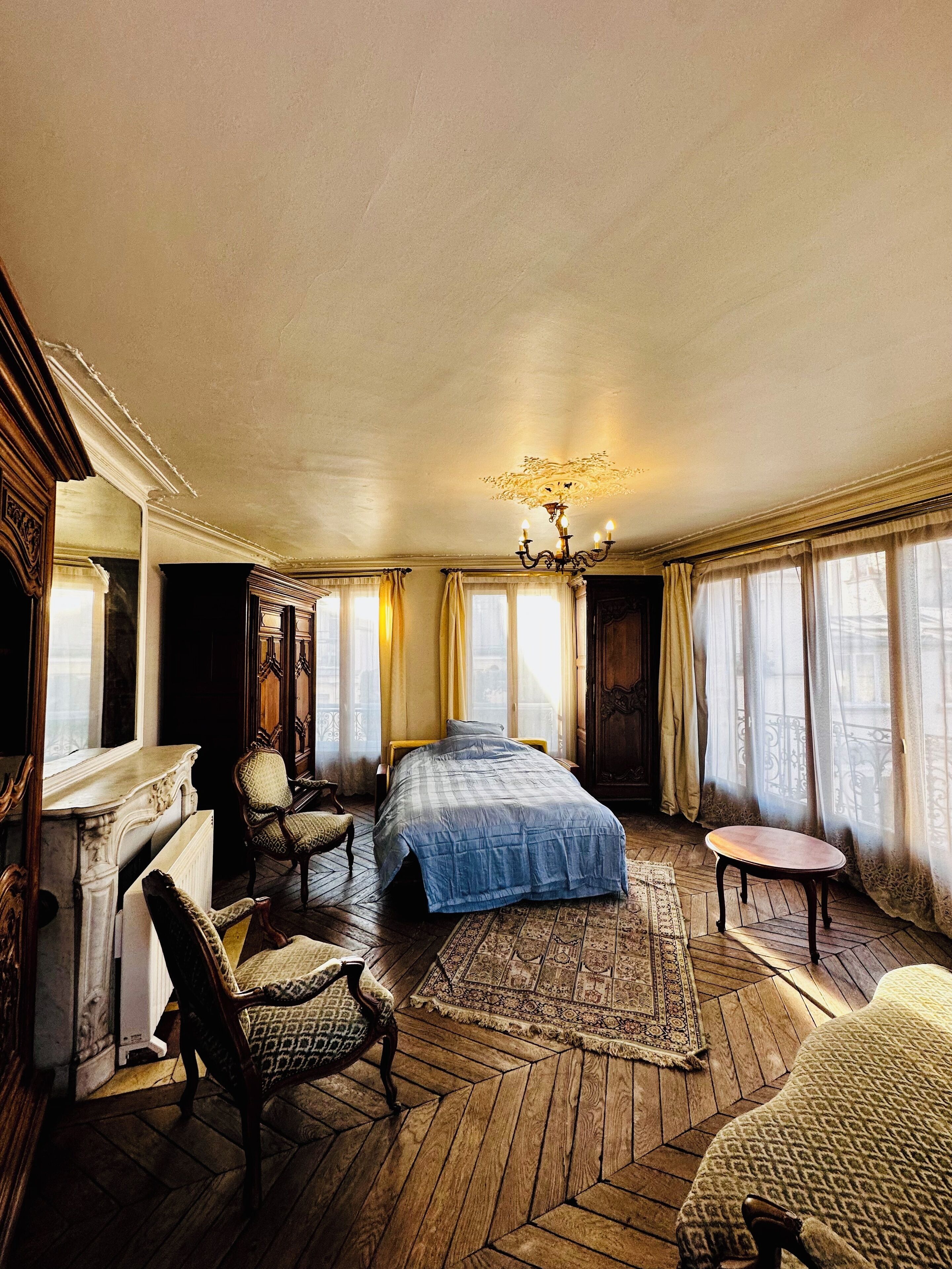 2 habitaciones, tabla de planchar con plancha, wifi y ropa de cama 