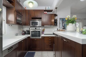 Kühlschrank, Mikrowelle, Ofen, Toaster