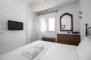 5 chambres, fer et planche à repasser, Wi-Fi gratuit, draps fournis