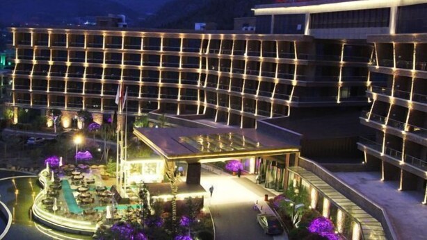A hotel with a modern design, featuring a large outdoor area with seating and a pool. - Tiantai Yunjie International Hotel (Xiuwu)