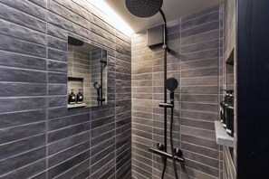 Hair dryer, towels - Shiki Homes | Meigetsu / Kyoto Kyōto (Kyoto)
