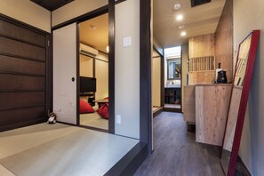 1 bedroom, iron/ironing board, free WiFi, bed sheets - Shiki Homes | Meigetsu / Kyoto Kyōto (Kyoto)