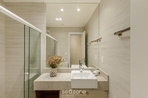Basic Apartment | Bathroom