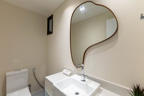 Basic Apartment | Bathroom - Modern Apartments by the Beach in Ilheus - PET (Ilhéus)