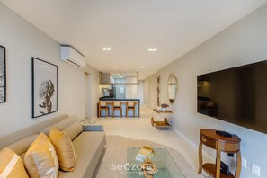 Basic Apartment | Living area