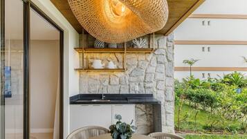 Basic Apartment | Outdoor dining