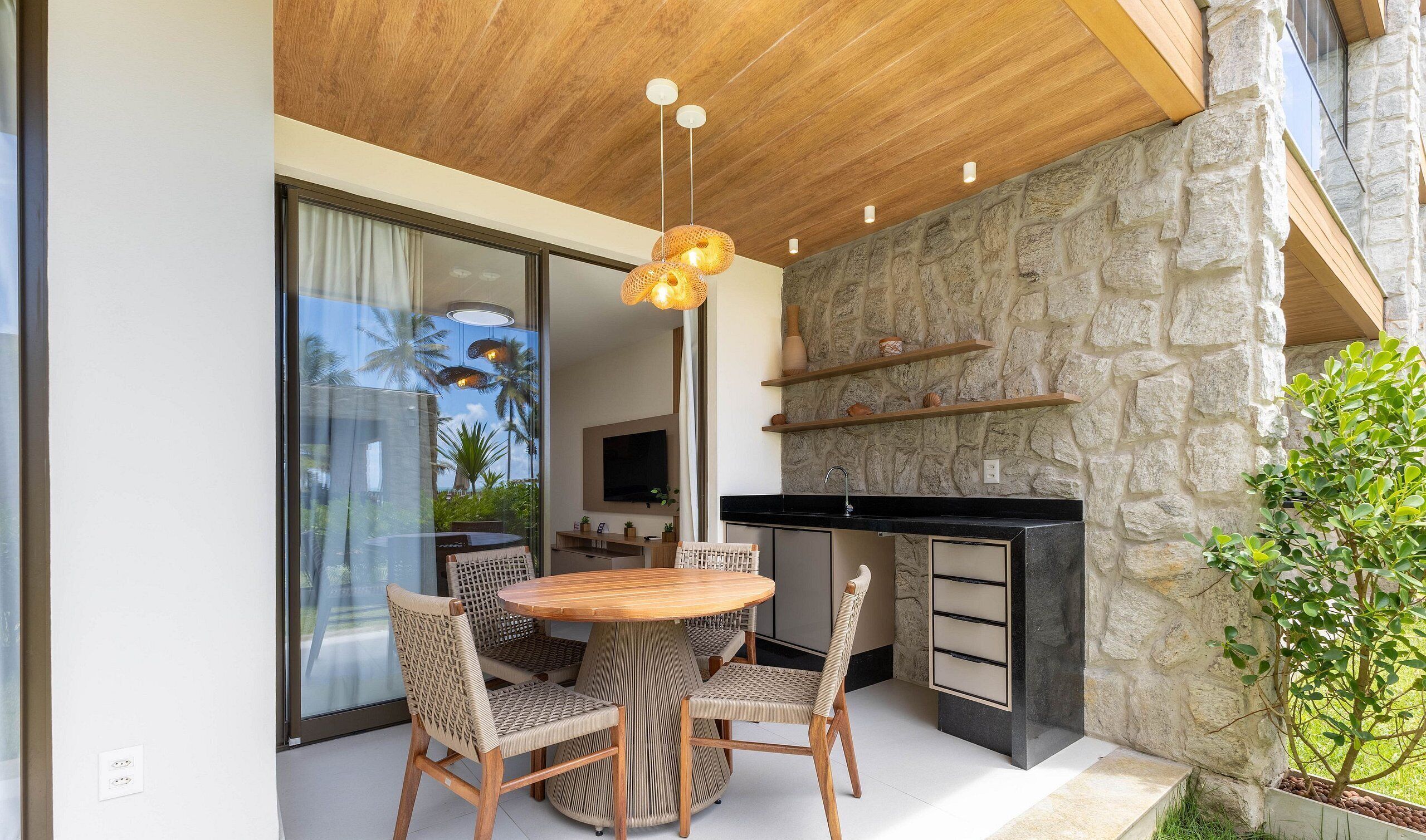 Basic Apartment | Outdoor dining