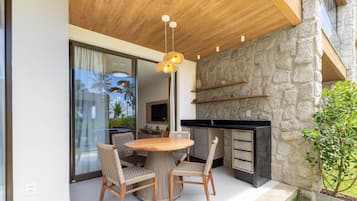 Basic Apartment | Outdoor dining