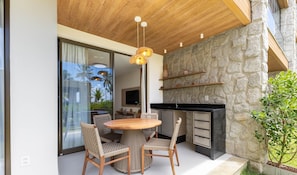 Basic Apartment | Outdoor dining - Modern Apartments by the Beach in Ilheus - PET (Ilhéus)