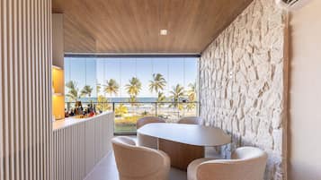 Basic Apartment | Dining