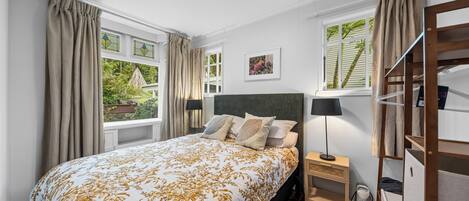 4 chambres, fer et planche à repasser, Wi-Fi, draps fournis