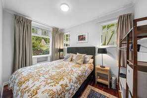 4 slaapkamers, een strijkplank/strijkijzer, wifi, beddengoed