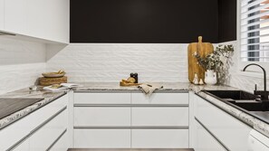 Micro-ondes, plaque de cuisson, lave-vaisselle, grille-pain