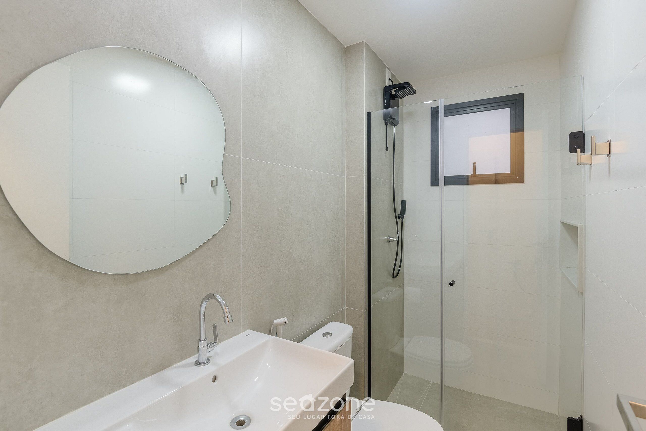 Basic Apartment | Bathroom