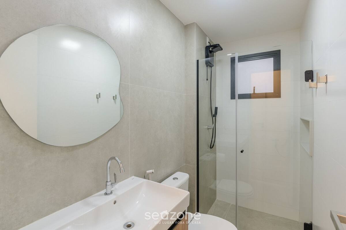 Basic Apartment | Bathroom