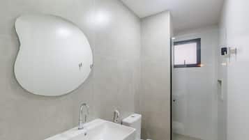 Basic Apartment | Bathroom