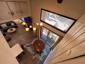 TV, fireplace - Cozy Mtn Condo - Hot Tub - Walk to Canyon Lodge (Mammoth Lakes)