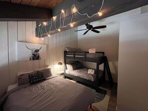 2 bedrooms, iron/ironing board, WiFi, bed sheets