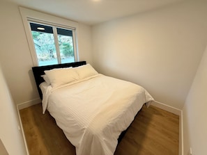 WiFi, bed sheets