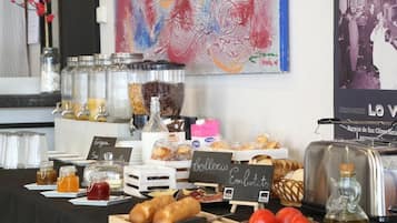 Daily buffet breakfast (EUR 9 per person)