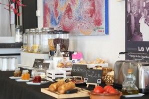 Daily buffet breakfast (EUR 9 per person)