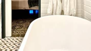 Deluxe Double Room, Balcony, City View | Bathroom | Hair dryer, towels, soap, shampoo