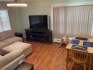 Smart TV, fireplace