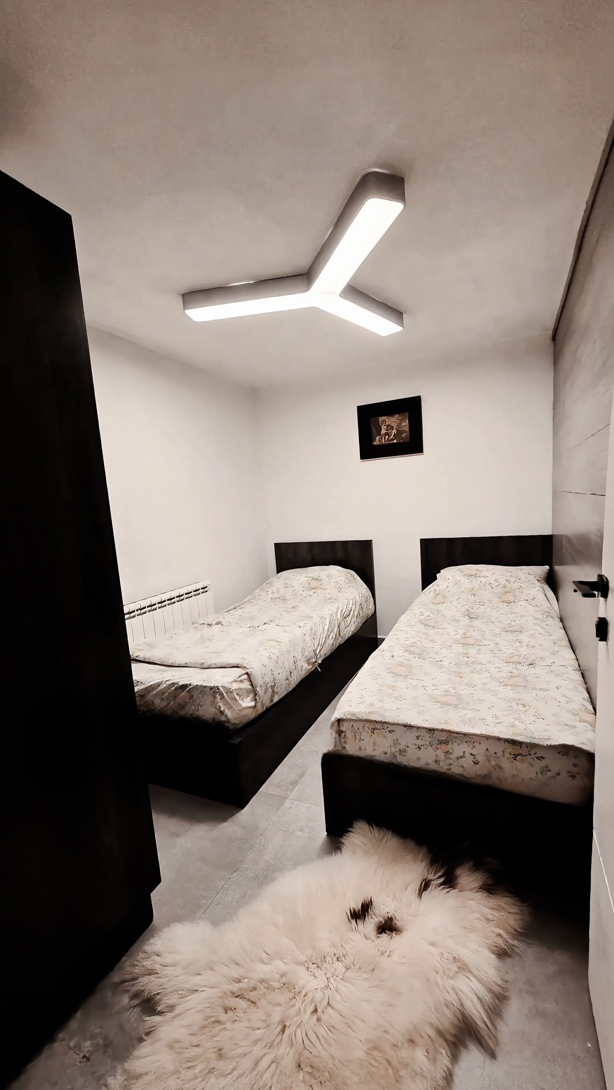 2 bedrooms, bed sheets