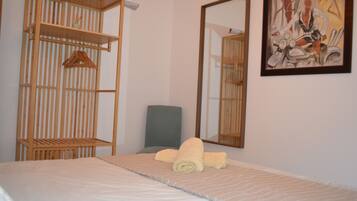 2 chambres, fer et planche Ă repasser, Wi-Fi, draps fournis