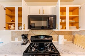 Micro-ondes, four, plaque de cuisson, lave-vaisselle