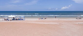 Beautiful Condo in Oceanfront Ormond Beach Complex