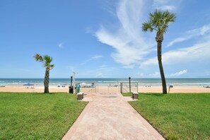 Beach - Beautiful Condo in Oceanfront Ormond Beach Complex (Ormond Beach)