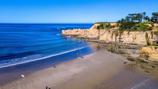 Playa en los alrededores y toallas de playa 