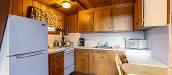 Alpine Chalet #11 Full Loft - Otter Rock, OR