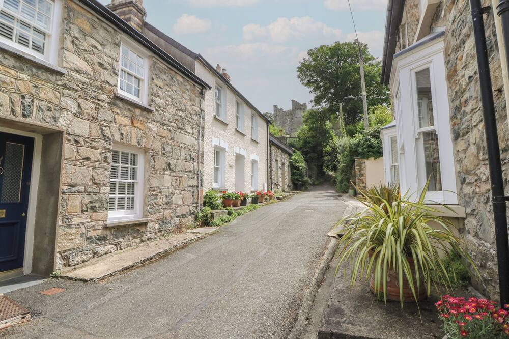 St John's House - Cwm Gwaun