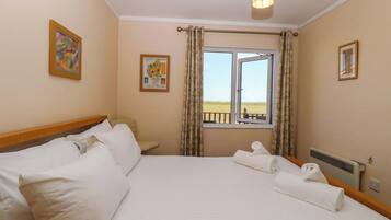 2 phòng ngủ, trang trí khác biệt