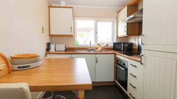 Cookware/dishes/utensils