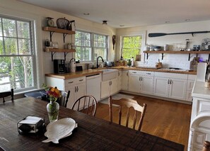 雪櫃、微波爐、焗爐、爐具