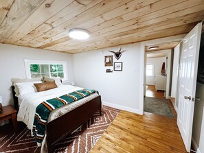 3 Schlafzimmer, Schreibtisch, Bügeleisen/Bügelbrett, Reisekinderbett