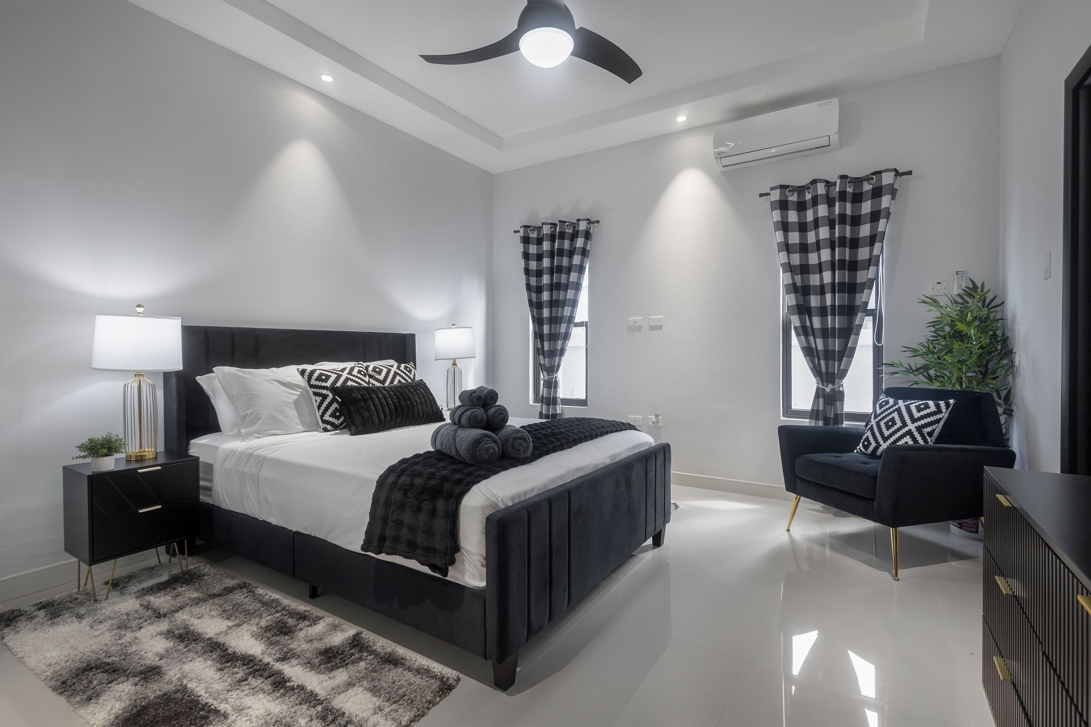 3 bedrooms, iron/ironing board, WiFi, bed sheets