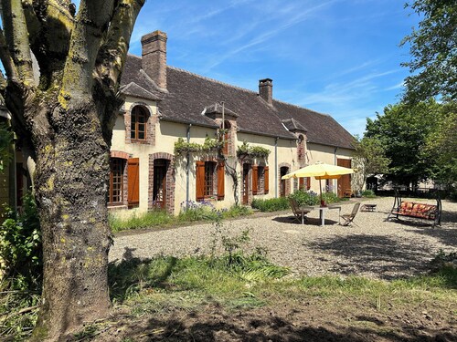 Entire vacation home in Burgundy style: Longère des Daubénys