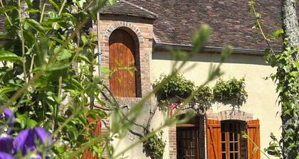 Entire vacation home in Burgundy style: LongÚre des Daubénys