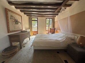 Iron/ironing board, free WiFi, bed sheets
