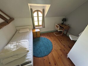 Iron/ironing board, free WiFi, bed sheets