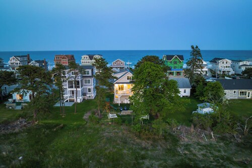4 Bedrooms Beach house in beautiful Wells. AC, HOT TUB & SUNSET included