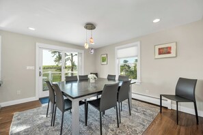 Dining - 4 Bedrooms Beach house in beautiful Wells. AC, HOT TUB & SUNSET included (Wells)